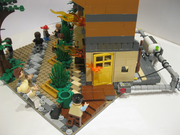 LEGO MOC - Because we can! - Switzerland of 'Clean' toilets: кто-то бросился на помощь