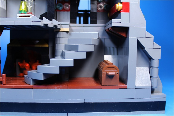LEGO MOC - Heroes and villians - Killer has been punished.: На первом этаже живет богатая американская семья.