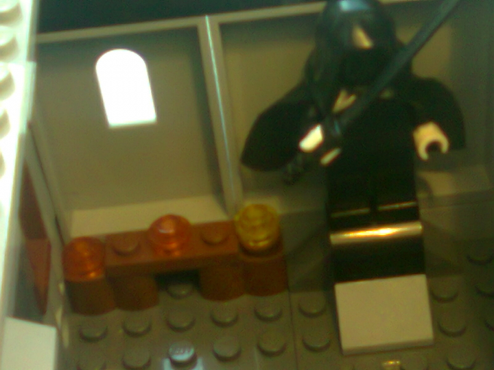 LEGO MOC - Heroes and villians - League of Assassins Lair from the 'Batman:Begins': сзади снизу я поставил детали с дырками для того чтобы скреплять ледник и храм 