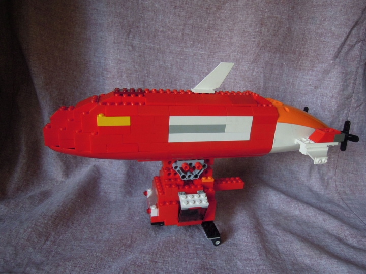 LEGO MOC - Mini-contest 'Zeppelin Battle' - Flying pepper