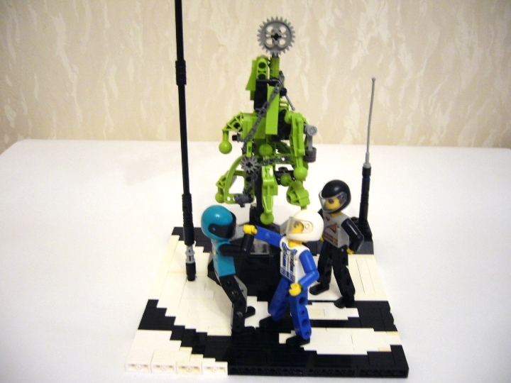 LEGO MOC - New Year's Brick 2014 - Встреча Нового Года в Кибер-мире: Старину летчика киборг поприветствовал так сильно что тот чуть не упал, но все обошлось.