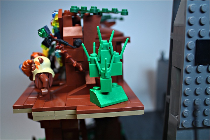 LEGO MOC - New Year's Brick 2014 - Встреча Нового года в далекой-далекой галактике...: Новогодняя елка стоит, ожидая своего часа! Скоро она украсится умелыми лапами эвоков!