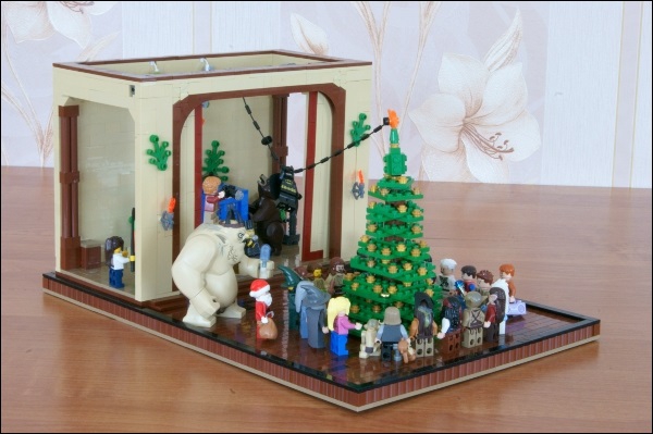 LEGO MOC - New Year's Brick 2014 - Новогоднее веселье!: Ну например, здесь бок о бок стоят эльф и гоблин, Гэндальф, Дамблдор и 'драконий волшебник' и два путешественника во времени - Марти Макфлай и десятый Доктор.