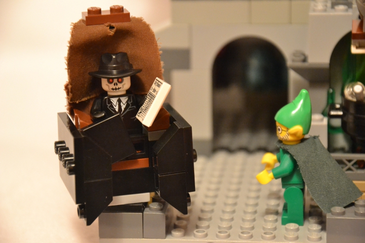 LEGO MOC - New Year's Brick 2014 - 'В глубине виллы 'Ночной кошмар'...: Внезапно в старинном вампокресле возник адский посланник г-н Грехогадус Червини с предупреждением о том, что ровно в полночь на мага будет наложено взыскание за невыполнение обязательств по ежегодному злу.
