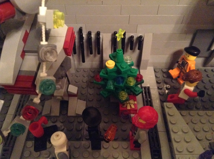 LEGO MOC - New Year's Brick 3015 - Завтра была война...: Но даже через 1000 лет главным символом Нового года остается елка.