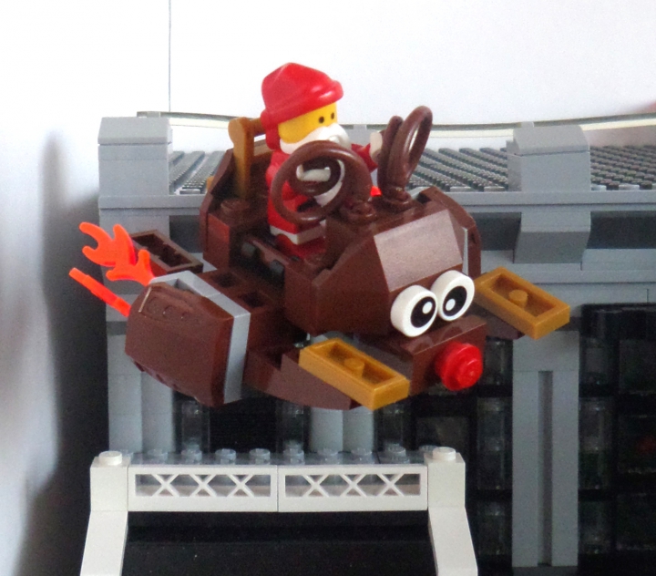 LEGO MOC - New Year's Brick 3015 - Празднование Нового года в городе будущего: Ну и Дед Мороз также работает, правда сменил сани и оленей/коней на более современное транспортное средство).