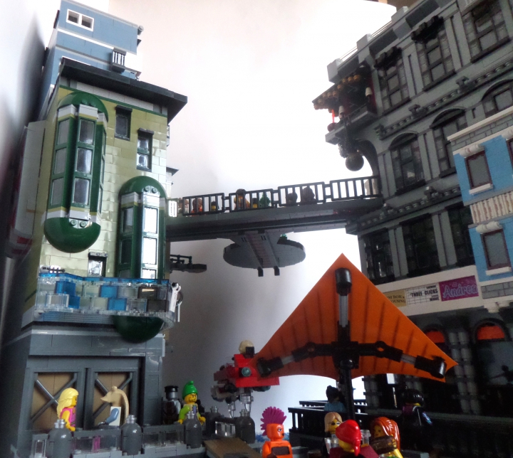 LEGO MOC - New Year's Brick 3015 - Празднование Нового года в городе будущего: Вид 'из минифиги')