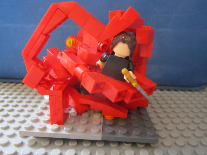 LEGO MOC - Battle of the Masters 'In cube' - Бой со спрутами.: Ихтиандр знал, как трудно бороться человеку с его двумя руками, когда у противника восемь длинных ног. Не успеешь отрезать одну ногу спрута, семь других захватят и скрутят человеку руки.