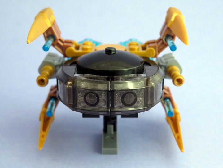LEGO MOC - Battle of the Masters 'In cube' - Golden Uninoida: Вид спереди. На краях крыльев установлены четыре маневровых двигателя.