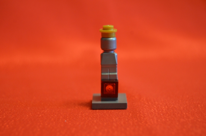 LEGO MOC - Battle of the Masters 'In cube' - Атака на Темный Замок: Статуя бывшего короля. Правда, неизвестно, почему скелеты не снесли ее…