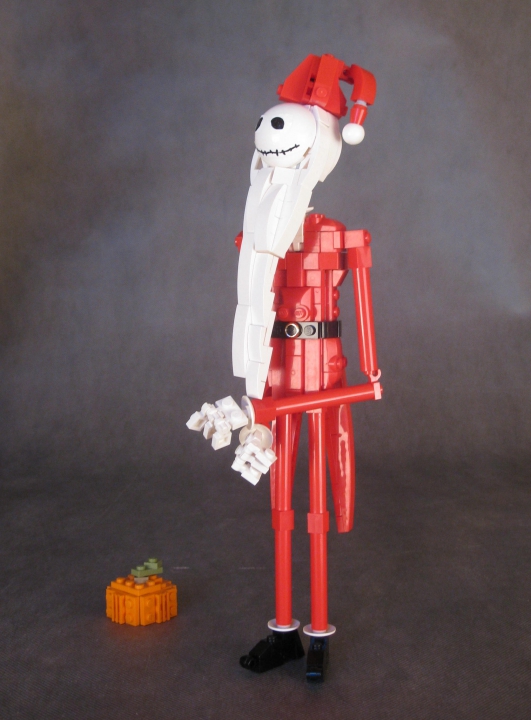 LEGO MOC - New Year's Brick 2016 - Джек- Повелитель Тыкв: Все детали по возможности старался передать, пряжка на ремне, помпончик... надеюсь как-то это удалось). Тыкву для атмосферы вот положил.