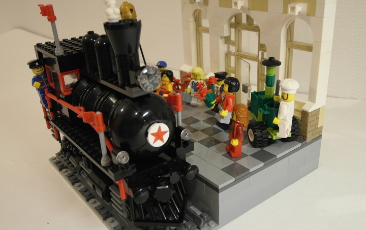 LEGO MOC - Joy and Sadness of Great Victory - Поезд 'Победа'