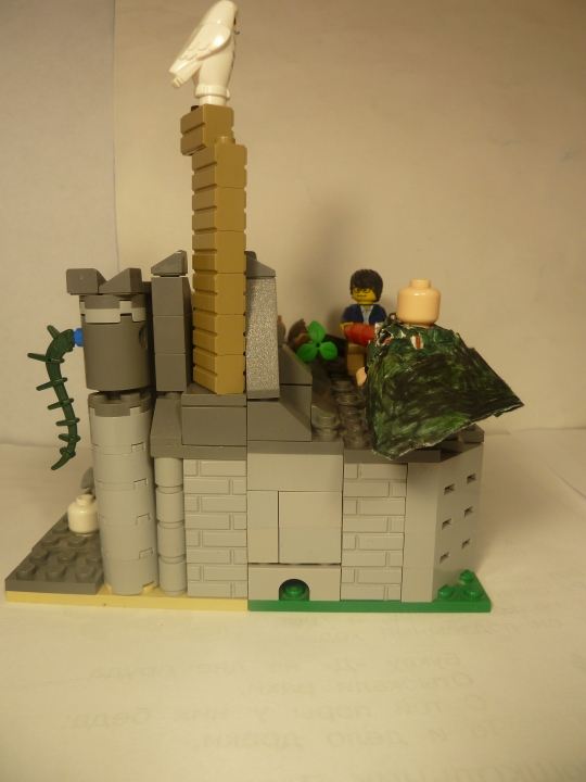 LEGO MOC - 16x16: Duel - Поединок Гарри Поттера и Волан-де-морта.: Вид слева.