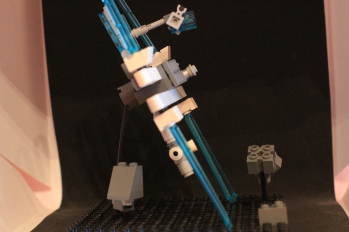 LEGO MOC - 16x16: Micro - МКС : Рядом с МКС пролетают метеориты 