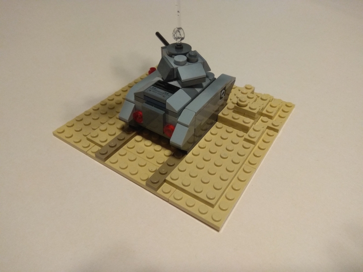 LEGO MOC - 16x16: Micro - Валькирия и химера.: Химера, вид сзади. Квадратный тайлик в задней части машины изображает кормовую дверь для десанта.