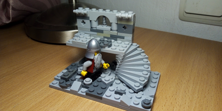 LEGO MOC - Младшая лига. Конкурс 'Средневековье'. - Руины мёртвых цивилизаций: Окно и узоры старался сделать как можно более текстурированными.