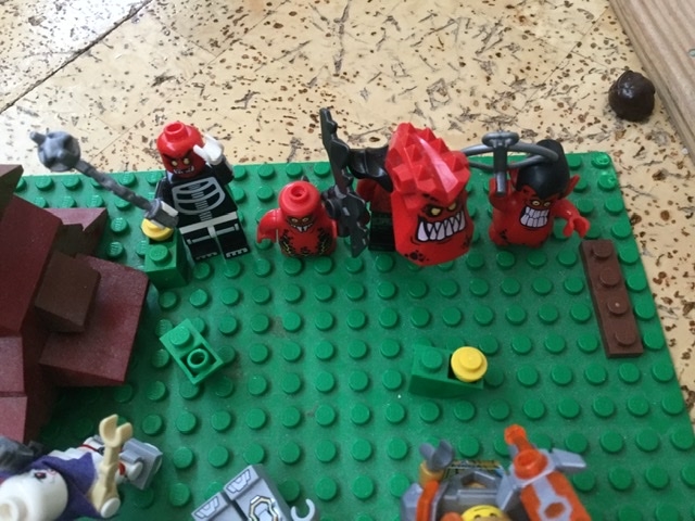 LEGO MOC - Младшая лига. Конкурс 'Средневековье'. - Рассказ битва у знахаря : (Троли)Хаха вам тоже конец
