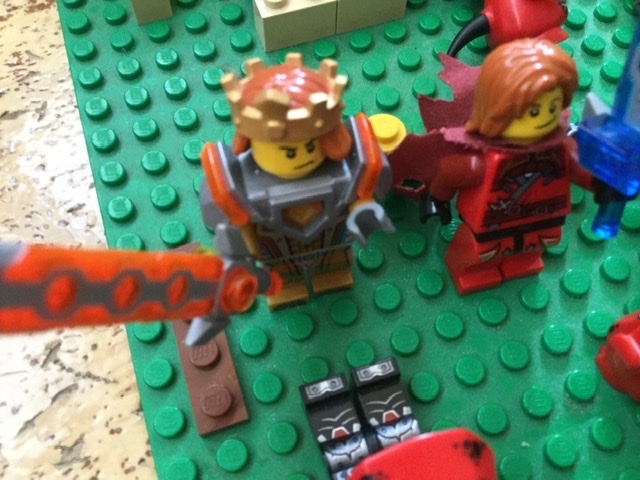 LEGO MOC - Младшая лига. Конкурс 'Средневековье'. - Рассказ битва у знахаря : (Кваркин)Ладно идите и лучше больше не нападайте. А мы пойдём и победим короля тролей <br />
