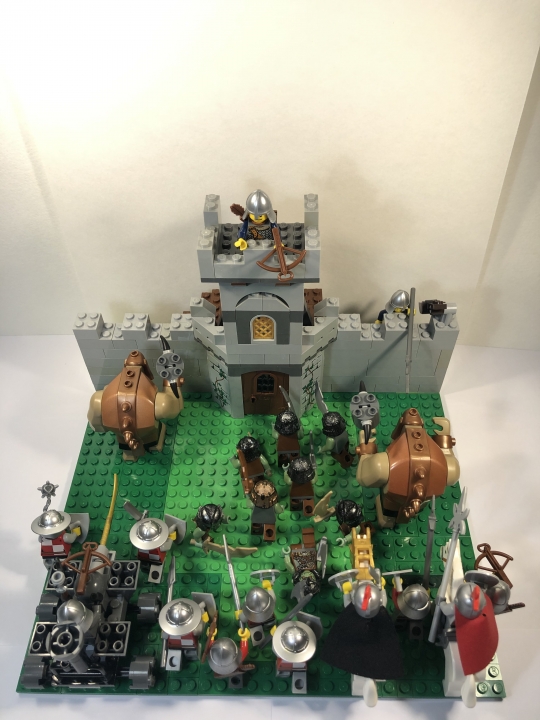 LEGO MOC - Младшая лига. Конкурс 'Средневековье'. - Штурм сторожевой башни: Орки атакуют дверь башни. Тролли рассчитывают перемахнуть через невысокую стену.