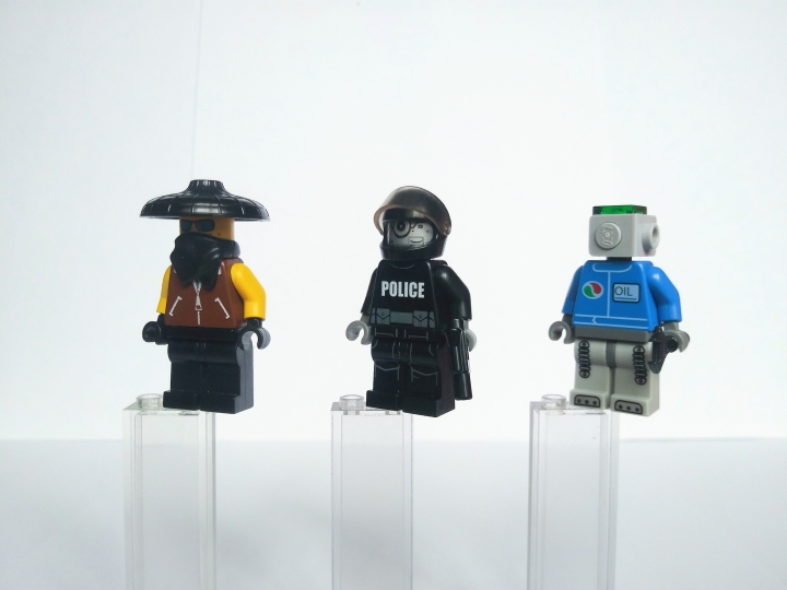 LEGO MOC - LEGO-contest 16x16: 'Cyberpunk' - Автозаправочная станция: Перевозчик картонных коробок, страж правопорядка и андроид-ассистент станции