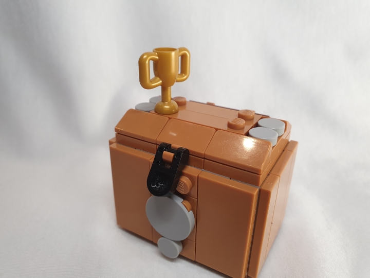 LEGO MOC - LEGO-contest 24x24: 'Pirates' - Капитан Рыжая Коса: Сундучок с золотом и кубком, который туда не влез.