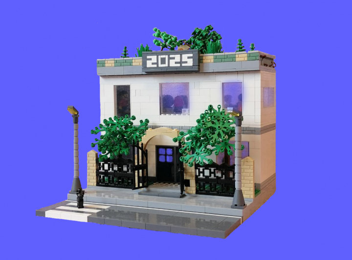 LEGO MOC - LEGO-конкурс 'Светлое будущее' - Школа будущего : К сожалению, на пластину 32х32 поместилась лишь часть нашей школы, но я постарался показать самые важные места нашего здания.   