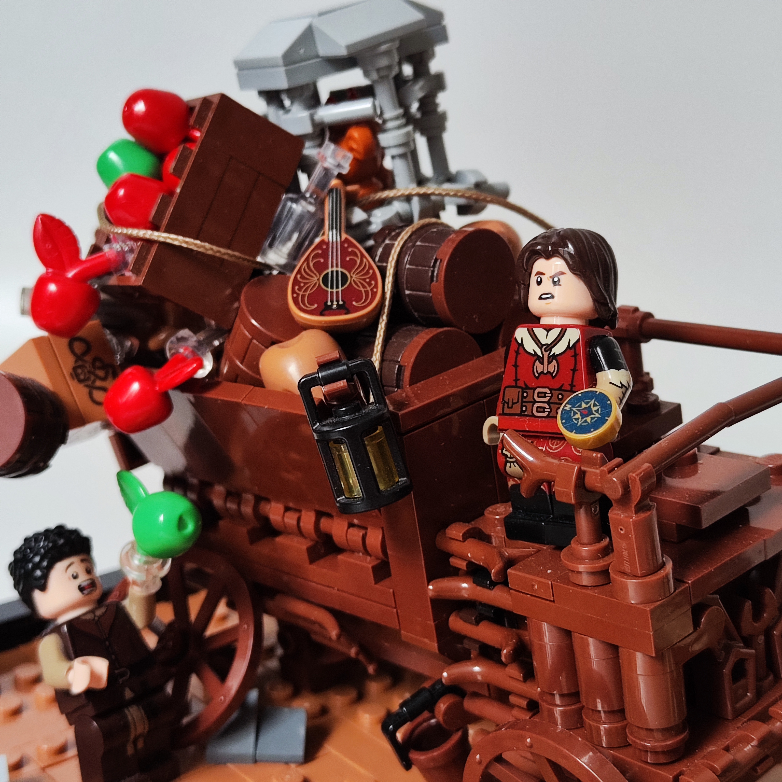 LEGO MOC - Путешествие на юг : Первый критерий усложнения - нестабильный груз. Я очень доволен тем, как смог реализовать падение яблок и коробок с повозки.