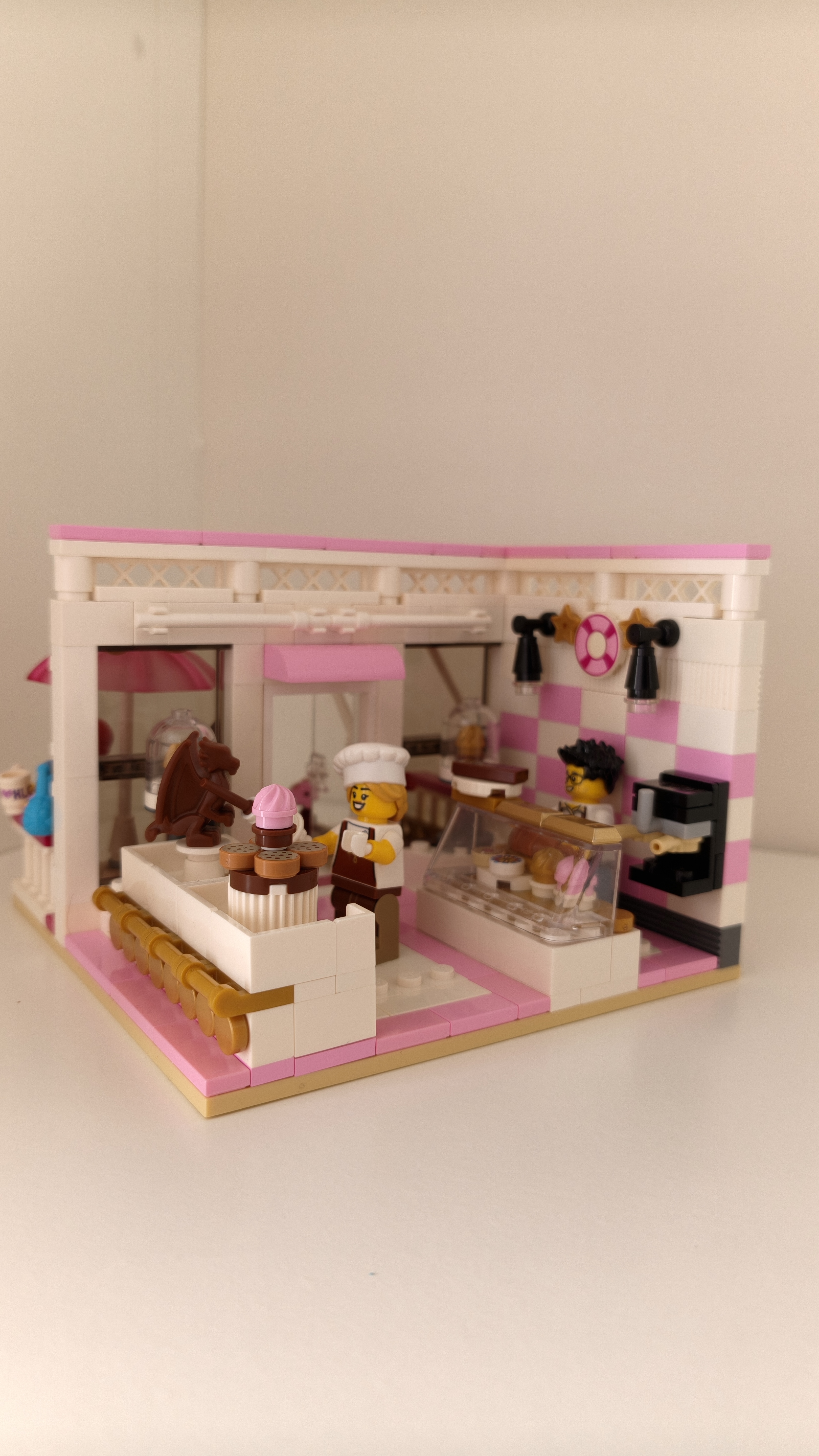LEGO MOC - Патисьерия 'Le Petit Plaisir'( Маленькое удовольствие)